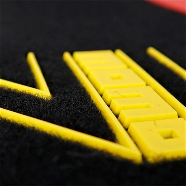 Tapete de carro Momo Racing preto