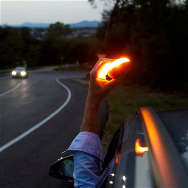 Luz de emergência SOS com flash V16